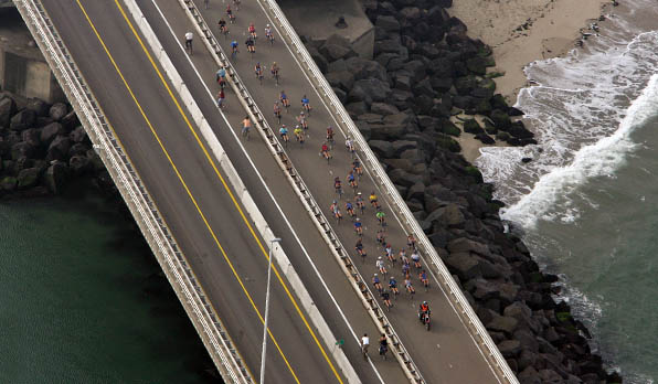 Rowingbikers crossing the Deltaworks